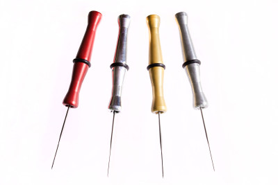 Single needle felting tool